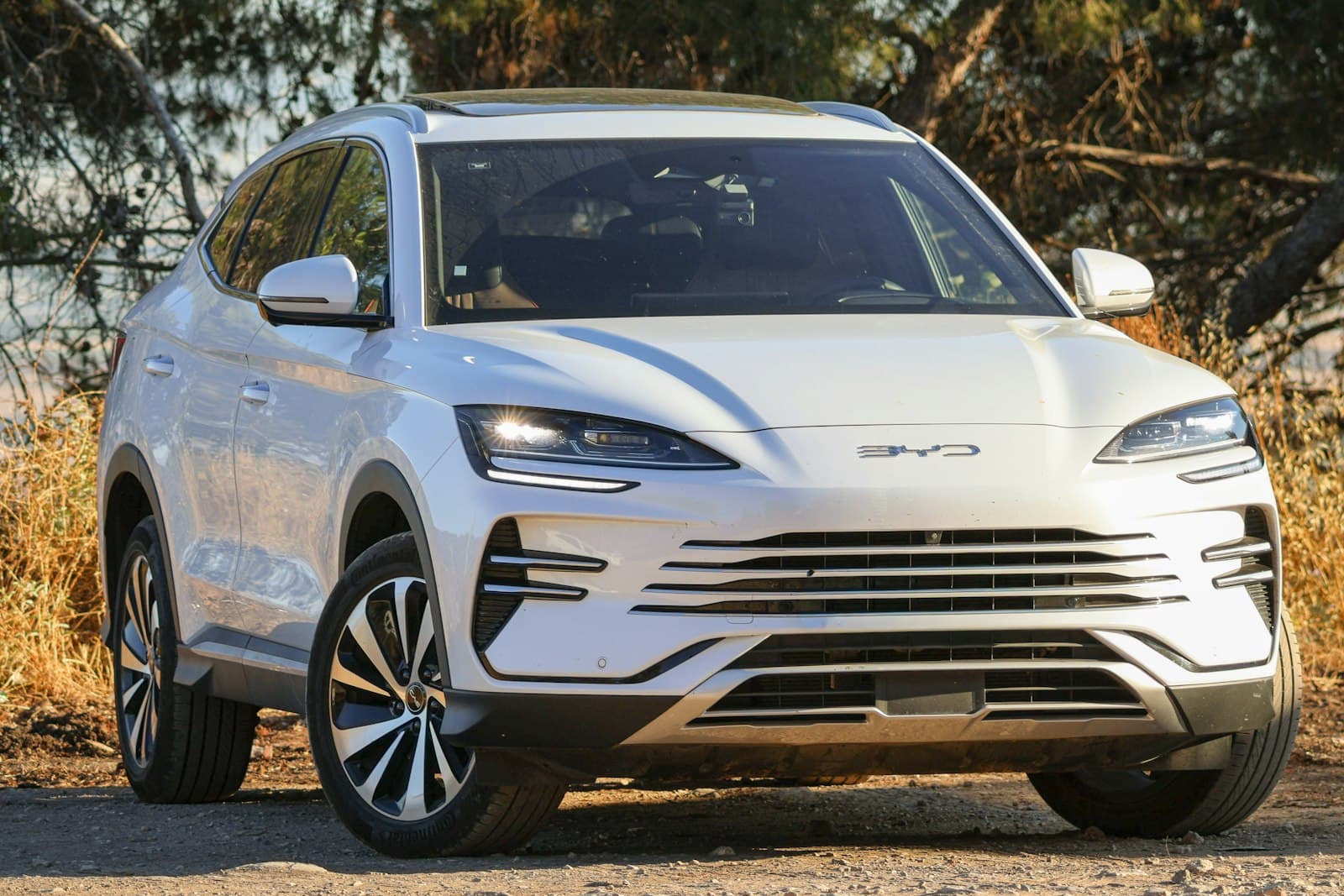 2025 Jaecoo J7 — front three-quarter view